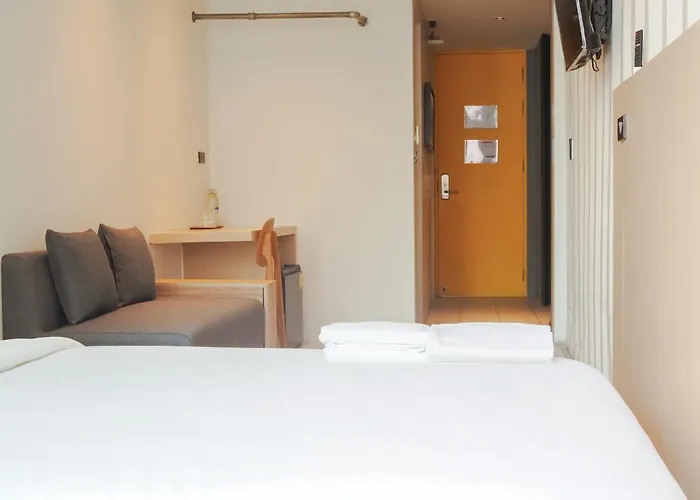 Sleep Box Hotel Sukhumvit 22 3*