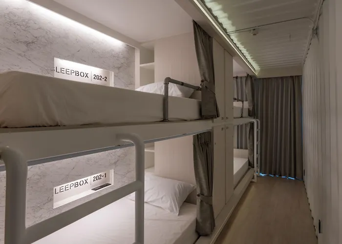 Sleep Box Hotel Sukhumvit 22 3*