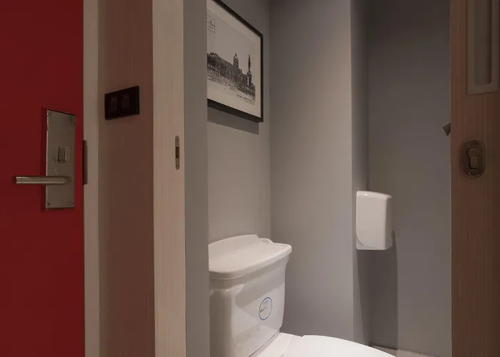 Sleep Box Hotel Sukhumvit 22 Hotel 3*